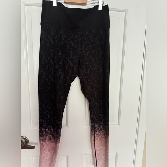 EUC H&M Black & Pink Ombre Leggings sz M - Picture 1 of 3